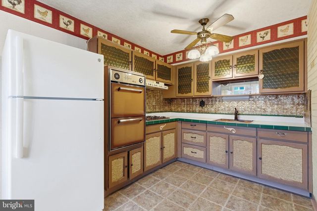 3549 CHALFONT DR, Philadelphia, PA 19154