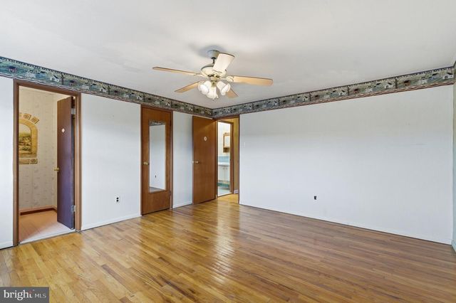 3549 CHALFONT DR, Philadelphia, PA 19154