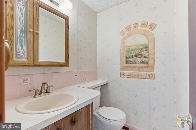 3549 CHALFONT DR, Philadelphia, PA 19154