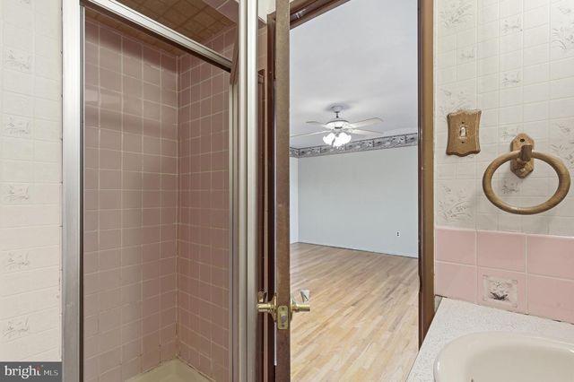 3549 CHALFONT DR, Philadelphia, PA 19154