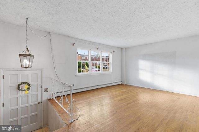 3549 CHALFONT DR, Philadelphia, PA 19154