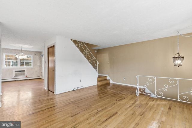 3549 CHALFONT DR, Philadelphia, PA 19154