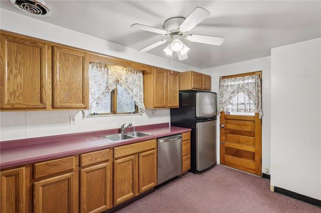 1704 Clairton Rd, West Mifflin, PA 15122