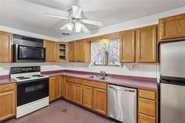 1704 Clairton Rd, West Mifflin, PA 15122