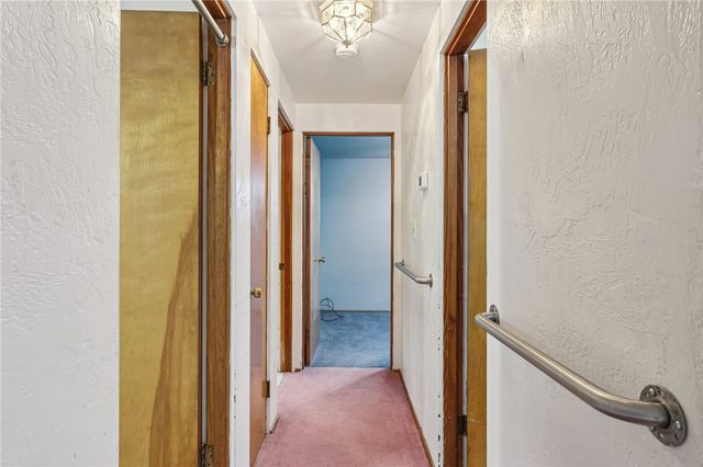 1704 Clairton Rd, West Mifflin, PA 15122