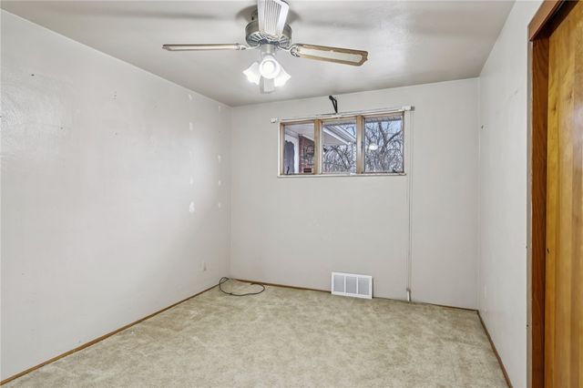 1704 Clairton Rd, West Mifflin, PA 15122