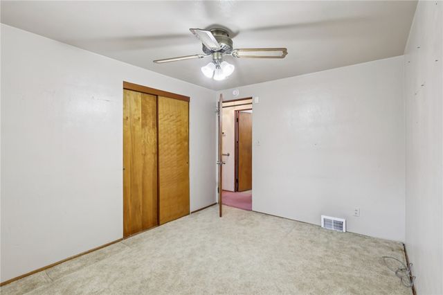 1704 Clairton Rd, West Mifflin, PA 15122