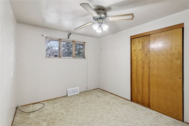 1704 Clairton Rd, West Mifflin, PA 15122