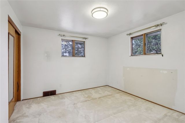 1704 Clairton Rd, West Mifflin, PA 15122