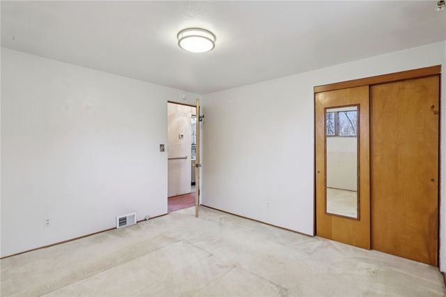 1704 Clairton Rd, West Mifflin, PA 15122