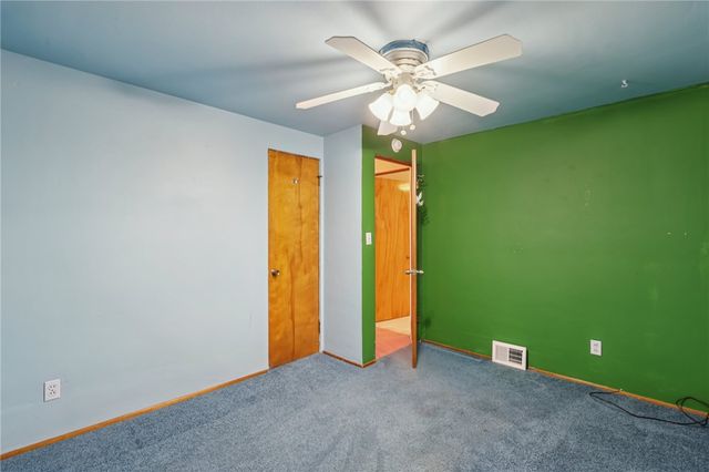 1704 Clairton Rd, West Mifflin, PA 15122