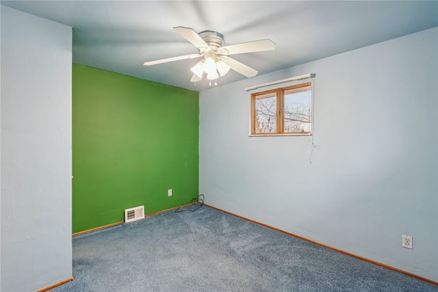 1704 Clairton Rd, West Mifflin, PA 15122