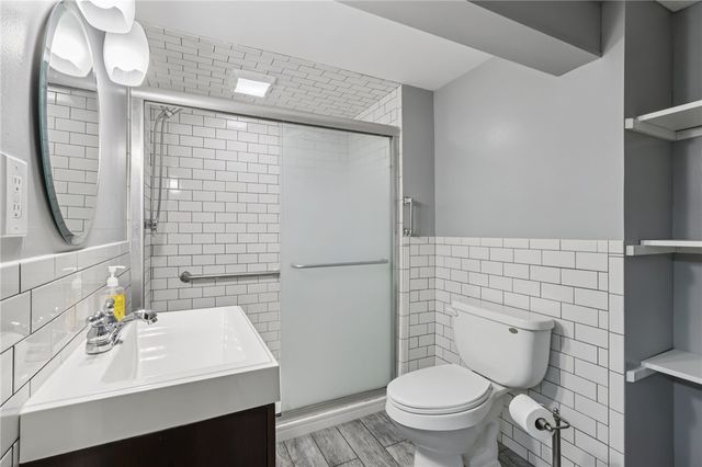 1704 Clairton Rd, West Mifflin, PA 15122