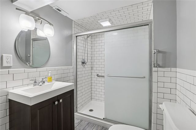 1704 Clairton Rd, West Mifflin, PA 15122