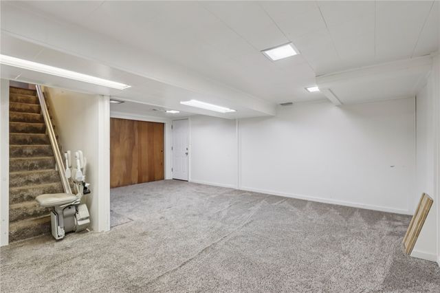 1704 Clairton Rd, West Mifflin, PA 15122