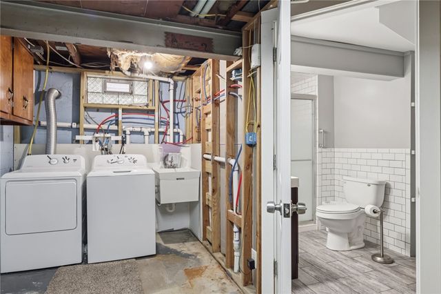 1704 Clairton Rd, West Mifflin, PA 15122