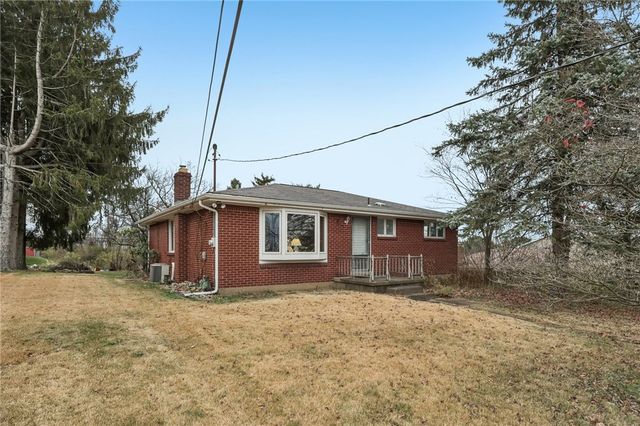 1704 Clairton Rd, West Mifflin, PA 15122