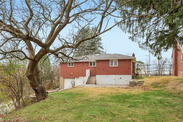 1704 Clairton Rd, West Mifflin, PA 15122