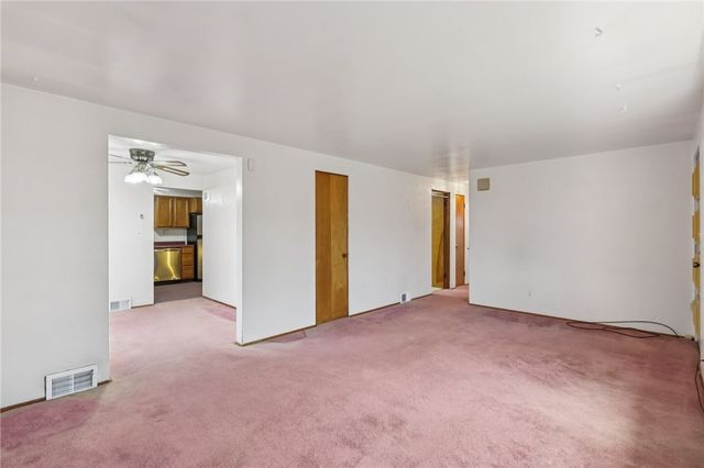 1704 Clairton Rd, West Mifflin, PA 15122