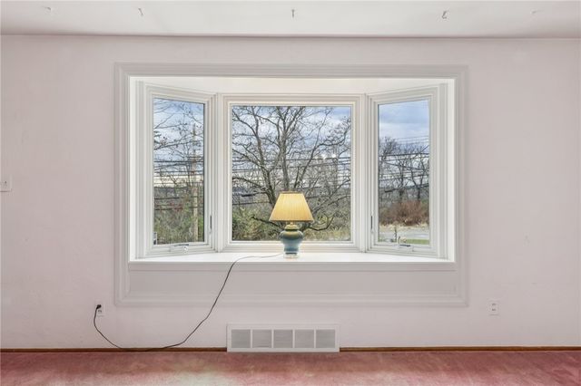 1704 Clairton Rd, West Mifflin, PA 15122