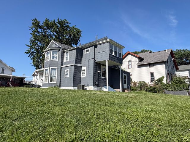 407 E 14th Street, Davenport, IA 52803