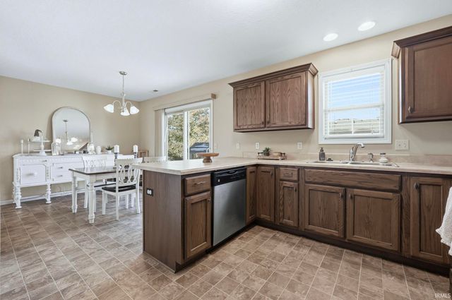 1007 W 2nd Avenue, Garrett, IN 46738