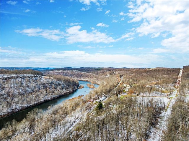 560 Lake Lynn Rd, Springhill Twp, PA 15451