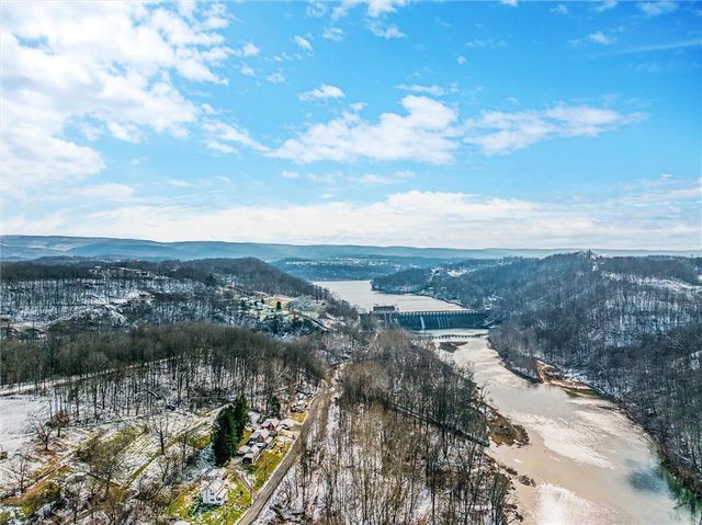 560 Lake Lynn Rd, Springhill Twp, PA 15451