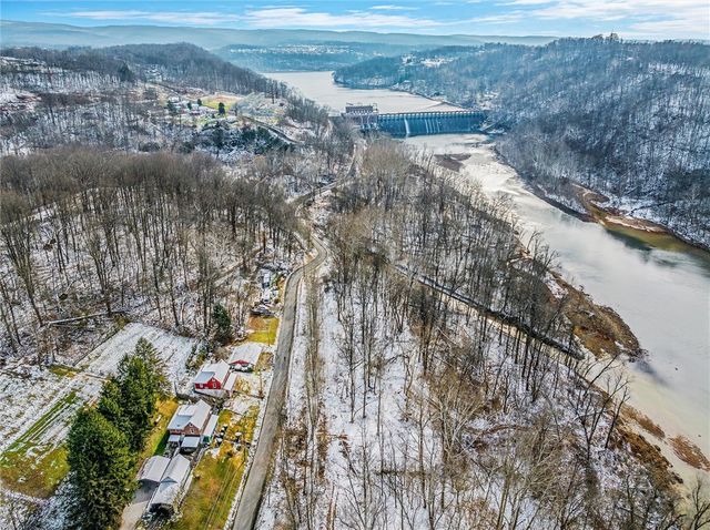 560 Lake Lynn Rd, Springhill Twp, PA 15451