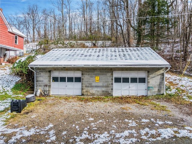 560 Lake Lynn Rd, Springhill Twp, PA 15451