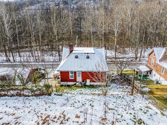 560 Lake Lynn Rd, Springhill Twp, PA 15451