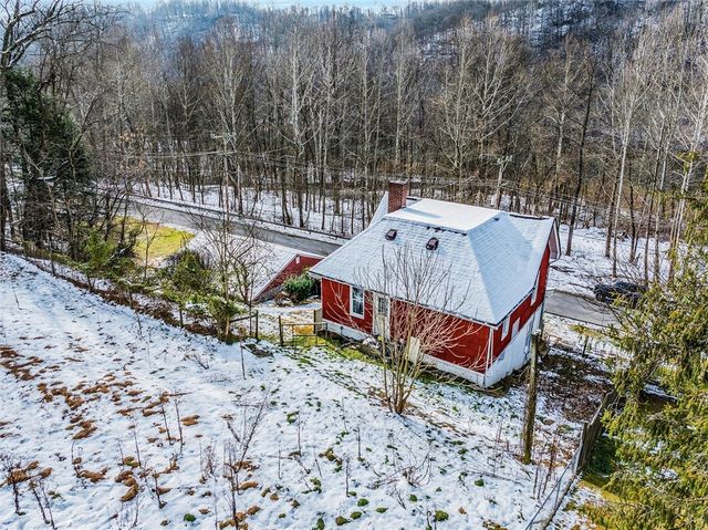 560 Lake Lynn Rd, Springhill Twp, PA 15451