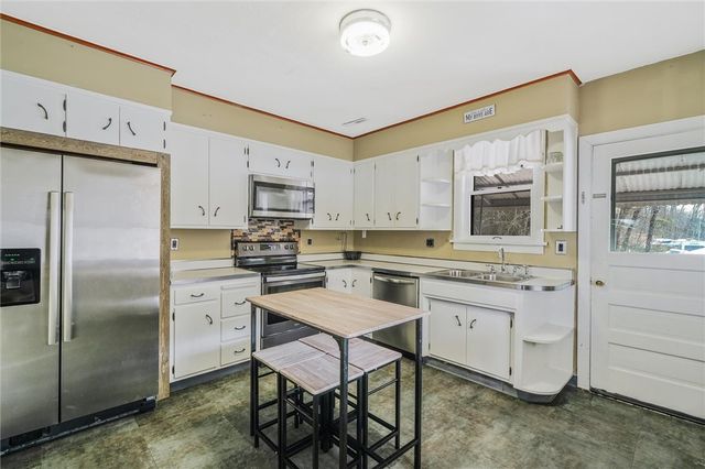 560 Lake Lynn Rd, Springhill Twp, PA 15451