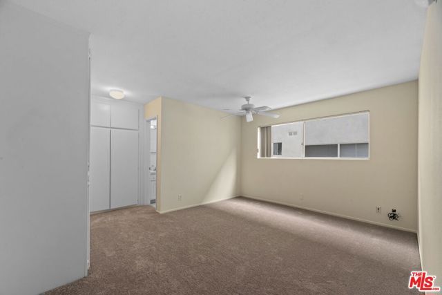 18555 Collins Street C11, Tarzana (los Angeles), CA 91356