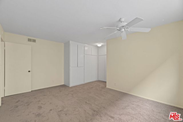18555 Collins Street C11, Tarzana (los Angeles), CA 91356