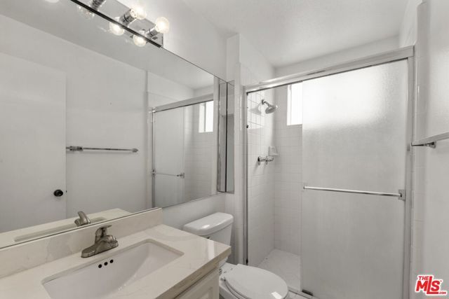 18555 Collins Street C11, Tarzana (los Angeles), CA 91356