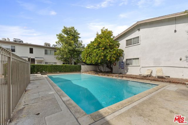 18555 Collins Street C11, Tarzana (los Angeles), CA 91356