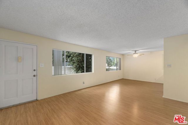 18555 Collins Street C11, Tarzana (los Angeles), CA 91356