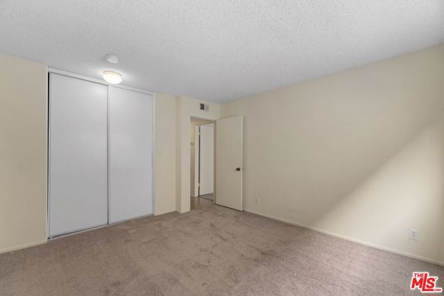 18555 Collins Street C11, Tarzana (los Angeles), CA 91356