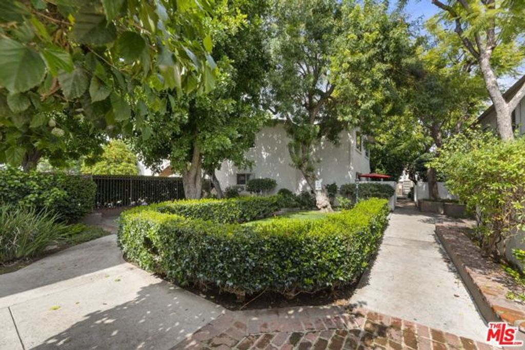 18555 Collins Street C11, Tarzana (los Angeles), CA 91356