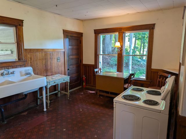 207 Elliot Street, Brattleboro, VT 05301