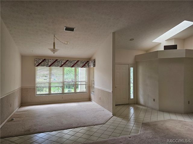 11718 W Riverhaven Drive, Homosassa, FL 34448