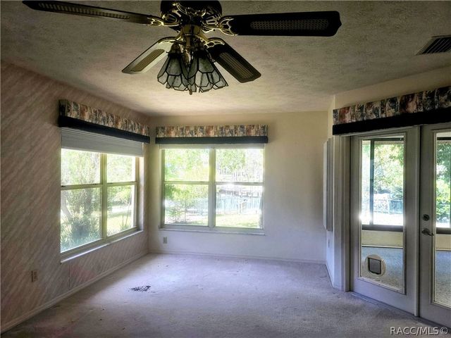 11718 W Riverhaven Drive, Homosassa, FL 34448