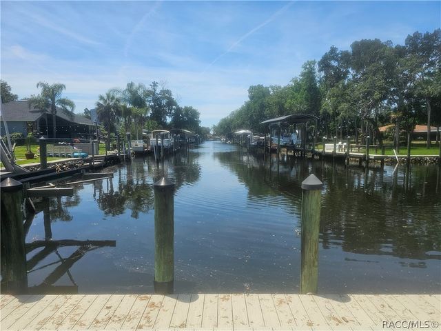 11718 W Riverhaven Drive, Homosassa, FL 34448