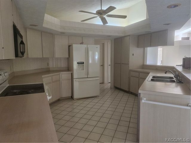 11718 W Riverhaven Drive, Homosassa, FL 34448