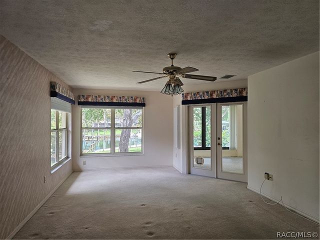 11718 W Riverhaven Drive, Homosassa, FL 34448