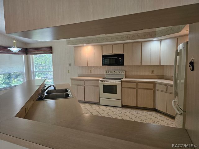 11718 W Riverhaven Drive, Homosassa, FL 34448