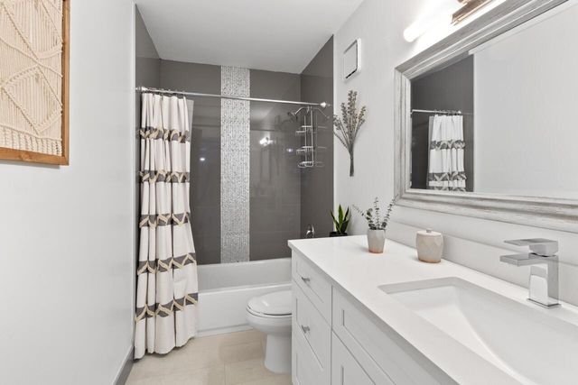 18 Amherst Court D, Royal Palm Beach, FL 33411