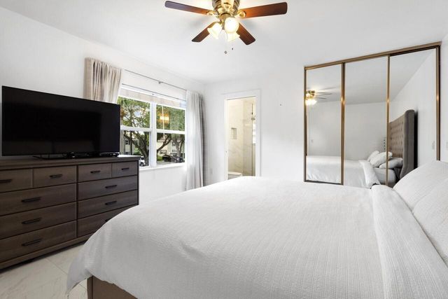 18 Amherst Court D, Royal Palm Beach, FL 33411