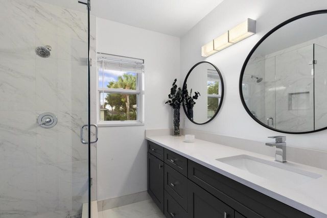 18 Amherst Court D, Royal Palm Beach, FL 33411